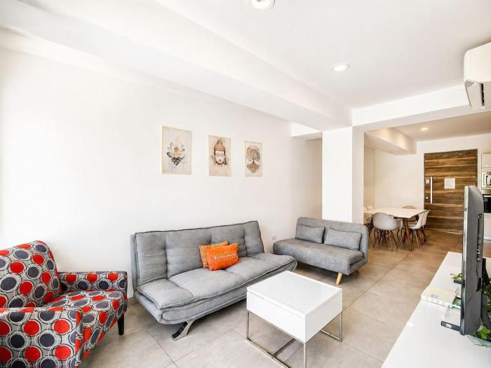 Icono 208 by Booking Guys Riviera