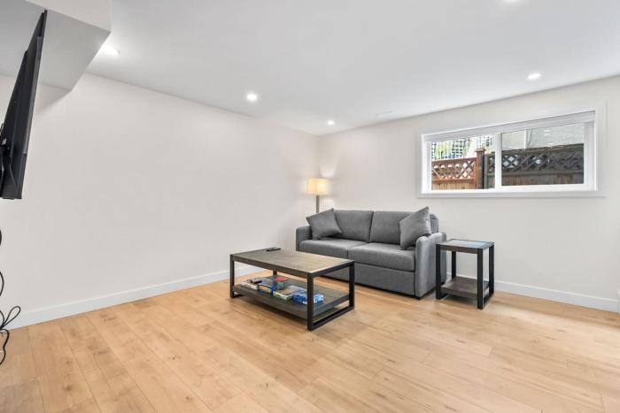 Stylish Garden Suite with Private Entry 1Bed1Bath