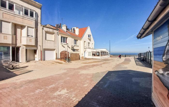 3 Bedroom Cozy Apartment In Bray-Dunes