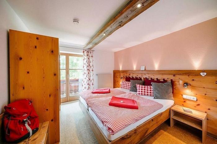 Ferienwohnung Aggenstein , Landhaus Linde, Seeg-Enzenstetten im Allgäu, mit Königscard
