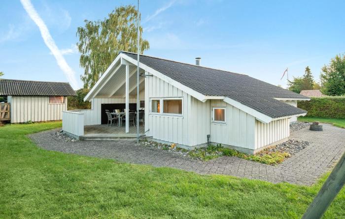 Stunning Home In Strøby With Wifi
