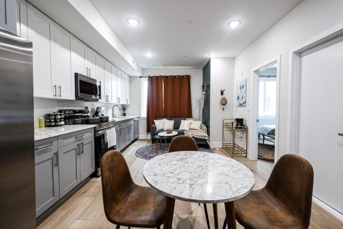 2BR2BA City RetreatKing BedWiFiWD