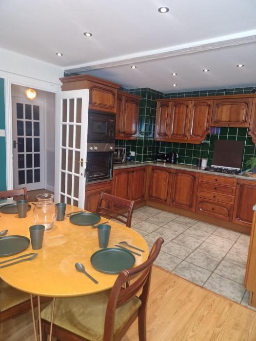 Designer 5-Bedroom Home by Elizabeth Line