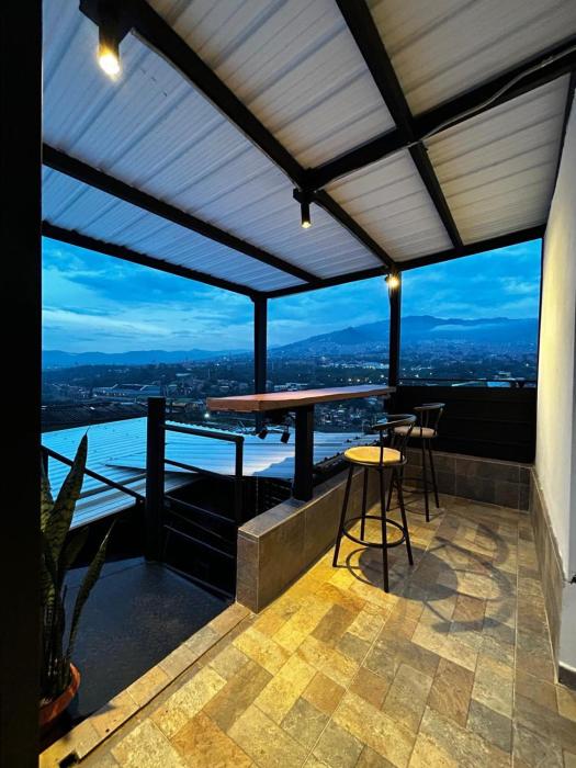 Balcony View Apartments with Fast WiFi near Subway
