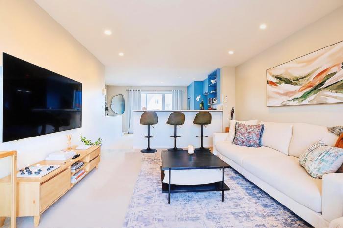 Central and Stylish - Modern Comfort in Christchurch - WiFi & Free Parking