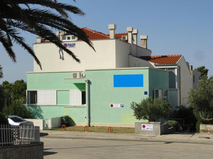Apartments by the sea Makarska - 25386