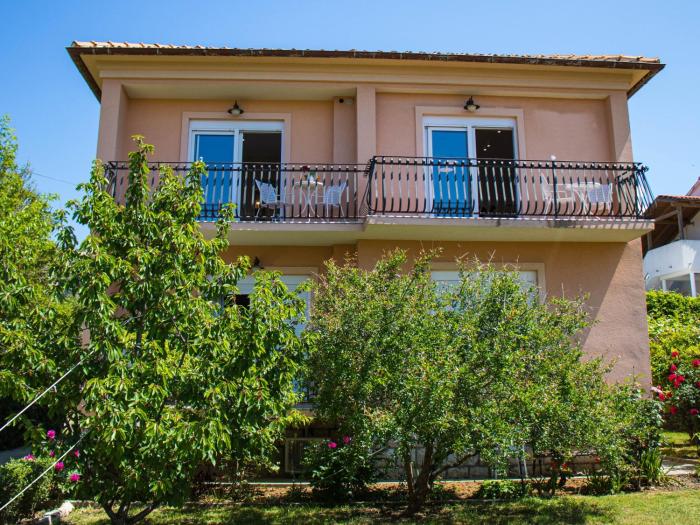 Apartments with parking space Banjol, Rab - 25199