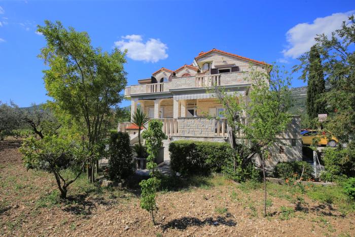 Apartments with parking space Kastel Stari, Kastela - 25141