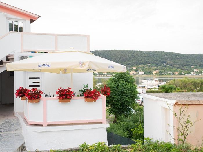 Apartments with parking space Supetarska Draga - Donja, Rab - 25686