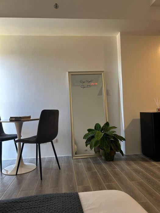 Near Airport + Steps from Mall (brand new unit)