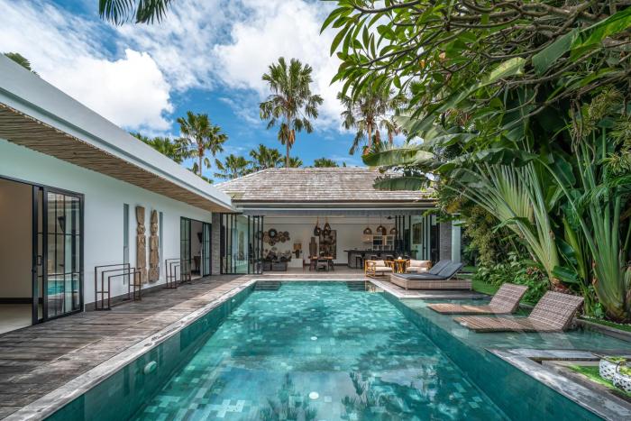 Villa Marlon - Sleek & Sophisticated 3 BR Villa in Seminyak