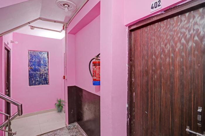 Hotel O by OYO Crossing Hotel Ghaziabad Railway Station