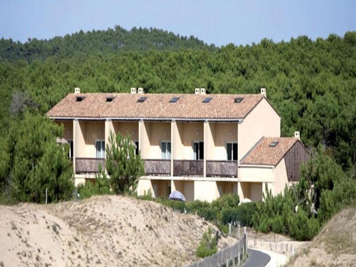 Apartment with terrace in Carcans