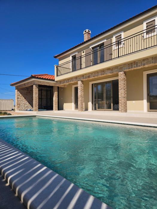 NEW Villa Bombovi dvori with Pool, Gym & Sauna