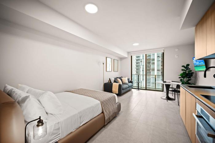 Stunning Studio Rooftop Pool - Prime Location