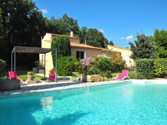 holiday home in Puyméras with garden