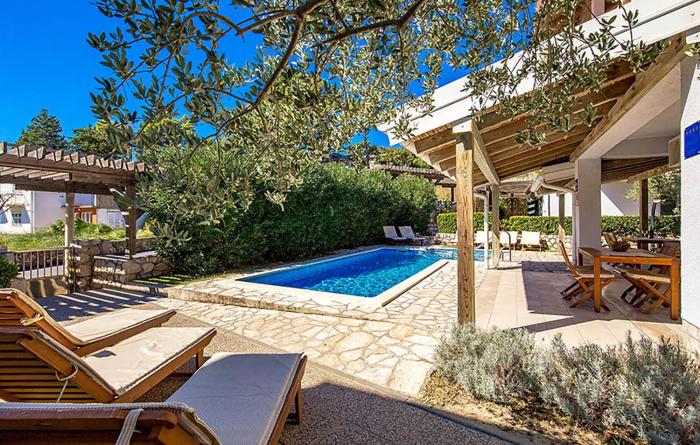 Stunning Apartment In Palit
