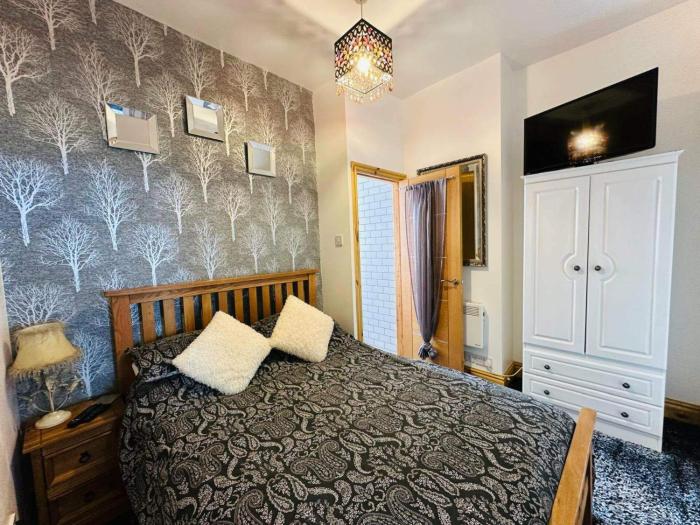 Apartment Sleeps 4 - Pets Sea Views Beach Access