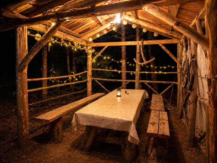 Leśny glamping Wojciechówka balia jacuzzi blisko Sandomierza