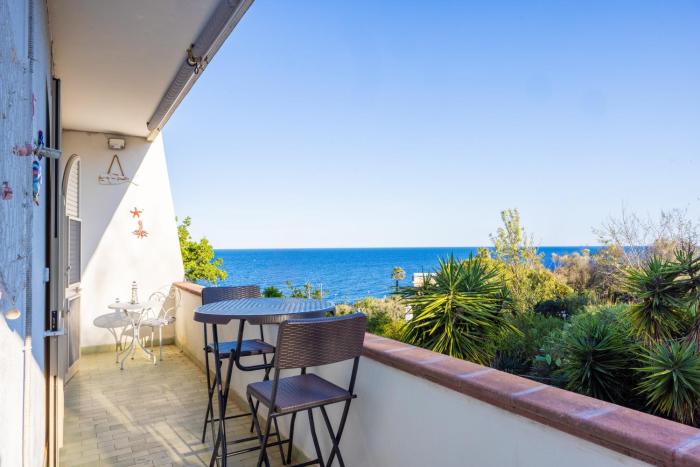 Sea View Home Private Garage and 200m From The Sea