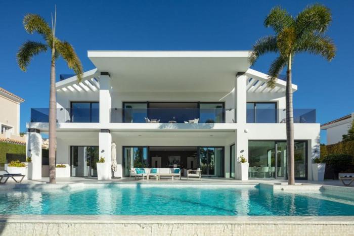 Luxurious 6-Bedroom House with Private Pool in Benidorm