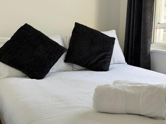 Bright and cozy studio by Brighton Station