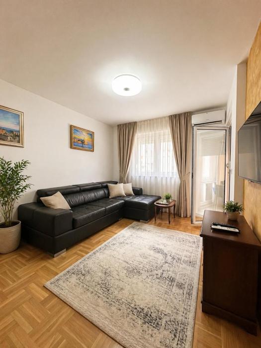 Apartment Teatro wirh garage space!