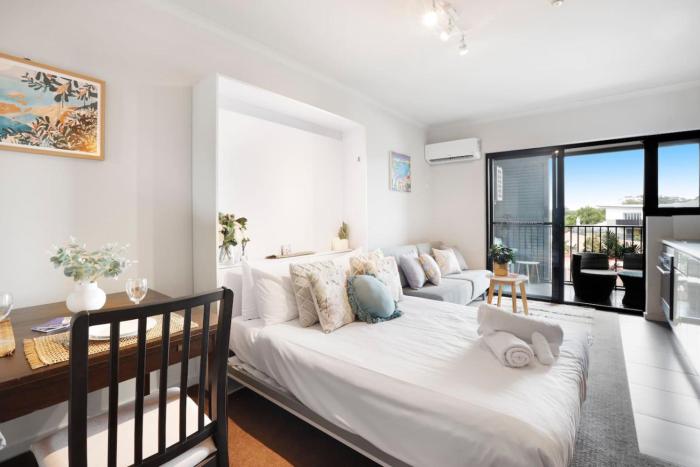 Beautiful Studio with City Views in Randwick