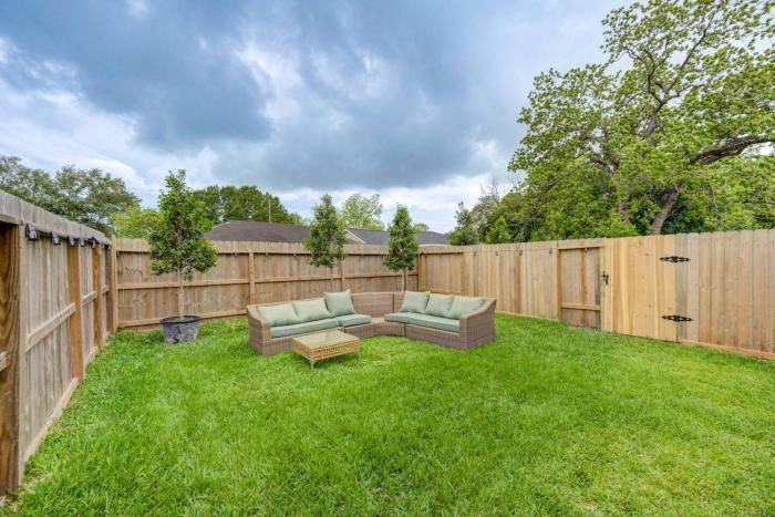 Brand New 4BR | NRG | Med Center | Outdoor Dining