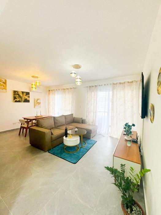 Elegance and comfort just five minutes from the airport