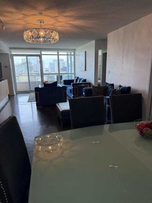 Toronto Downtown Luxurious Stylish 3 Bedroom 3 Bath 2 Balconies near Rogers Centre lakeview condo
