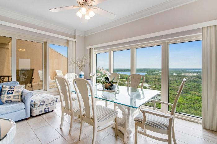 TOPSL Beach Manor 1205