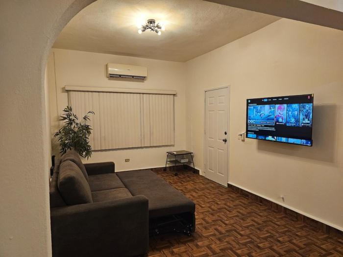 TOP Location Tec Mty - Cintermex Fundidora - House for 6 to 8 Guests