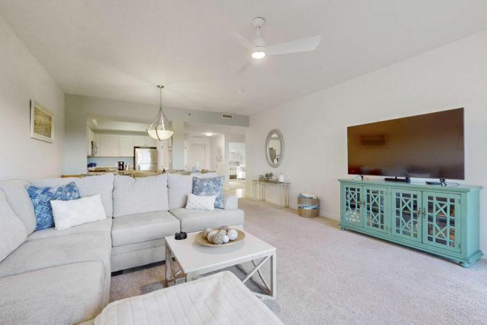 Sunrise-View Condo with Pools Tennis and Tram
