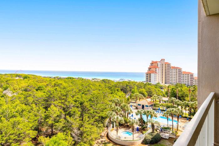 2BR Gulf View Condo with Pools and Beach Tram