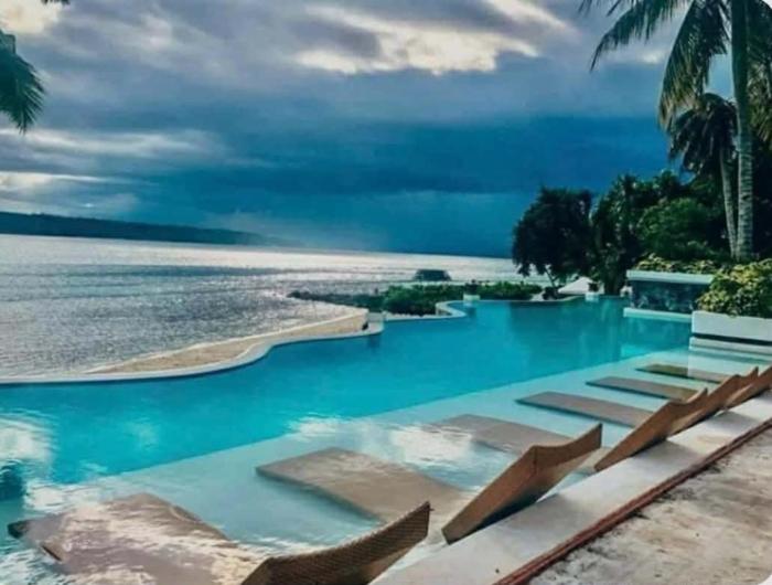 The Coastal Luxe Suite