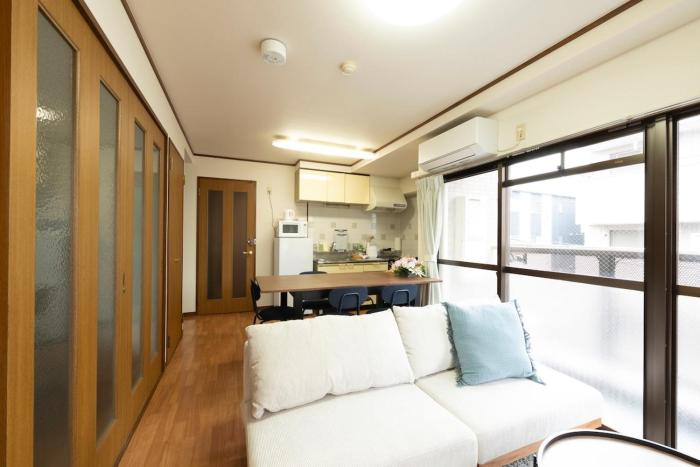 Room 402 Sakura Kawasaki Residence