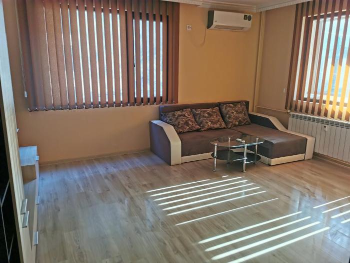 Spacious 4-Room Flat in Center - Sleeps 6 - Walk Everywhere