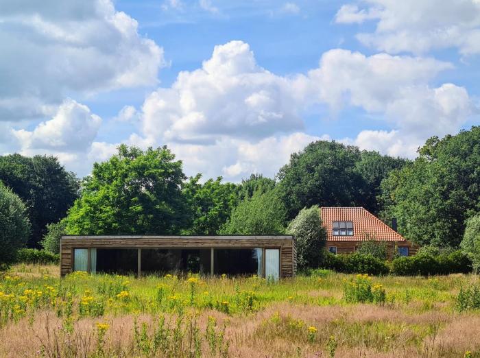 Private Estate in nature with Lake, Sauna I 18 to 40 beds