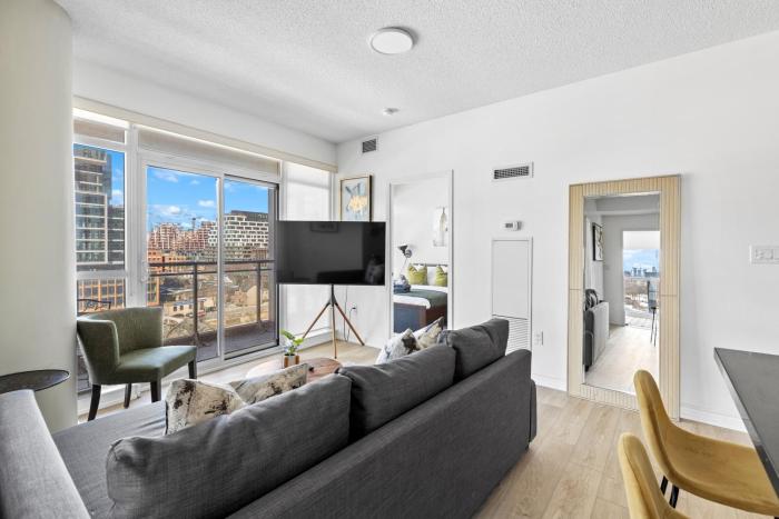 Toronto Harbourview Suites with free parking