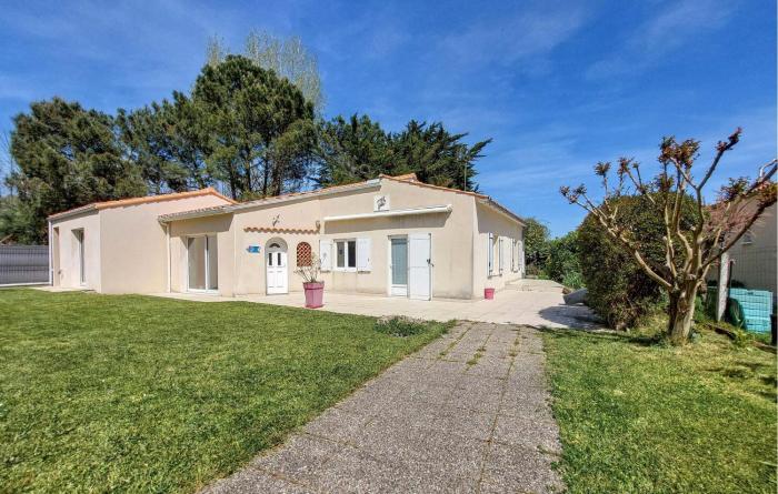 3 Bedroom Beautiful Home In La Tremblade