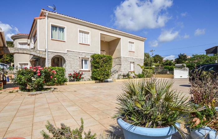 2 Bedroom Amazing Apartment In Propriano