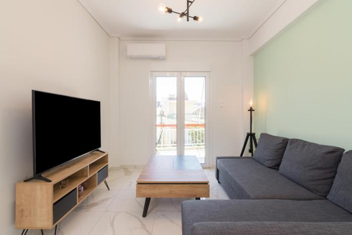 2Bdrm Bright Apartment in Dafni
