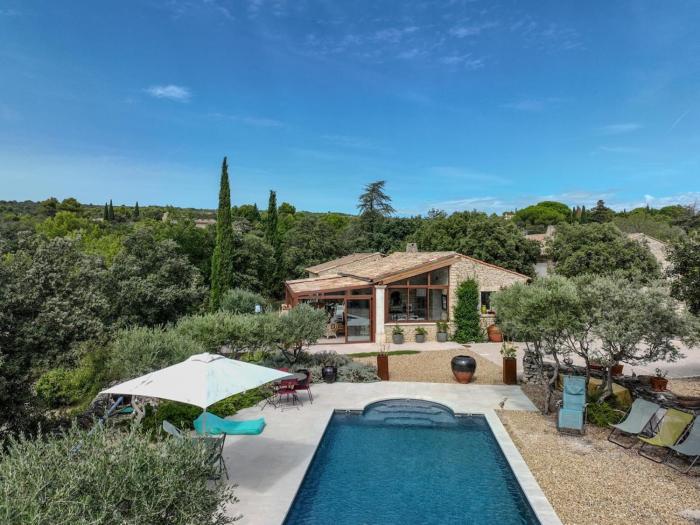 Mas provençal avec piscine à 10 minutes à pieds du village de Gordes