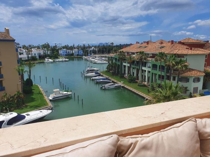 Remodeled 3BR 3BA 9Bed Waterfront Penthouse