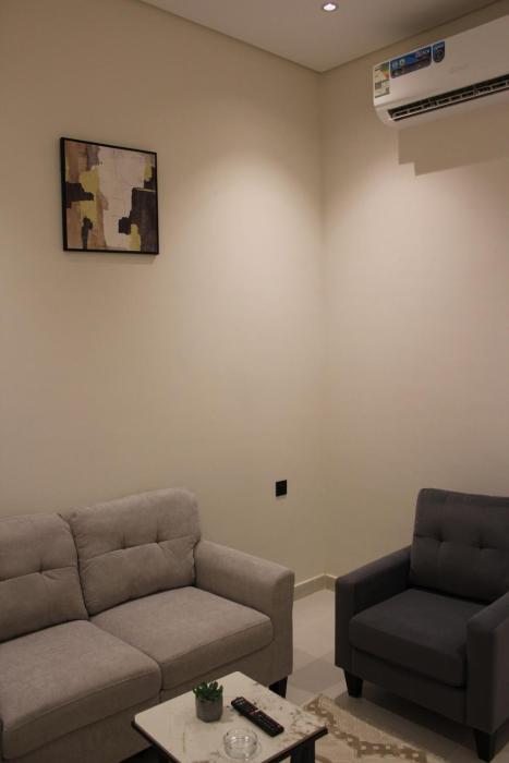 One-bedroom apartment with living room and double bed in Al-Dhubbat neighborhood #16