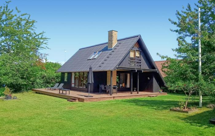 Cozy Home In Glesborg With Wifi