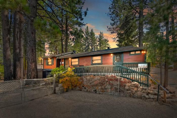 Forest Cottage With Hot Tub