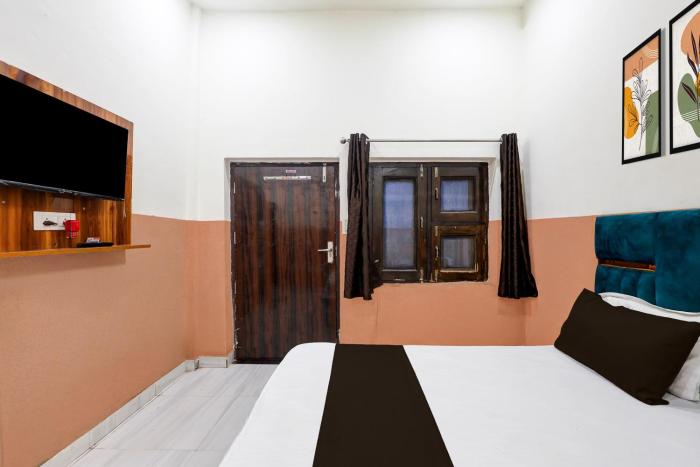 Hotel O Gopi Dham