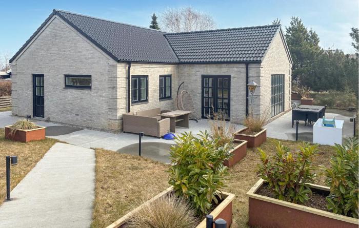 4 Bedroom Lovely Home In Malling